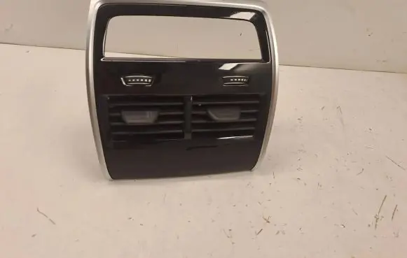 Rear air vent grill