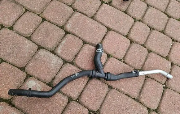 Opel Insignia B Engine coolant pipe/hose 174KM