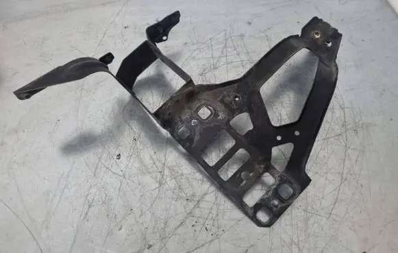BMW 5 E60 E61 Front bumper mounting bracket 7163483