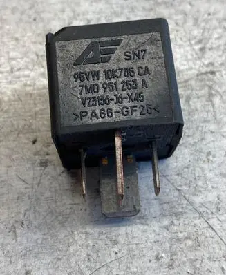 Audi A3 S3 8P Other relay 7m0951253a