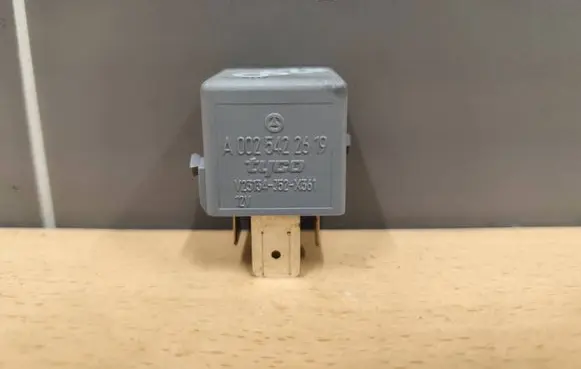 Mercedes-Benz ML W163 Other relay A0025422619 V23134J52X36