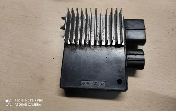Mazda 3 II Fan control module 4993003580