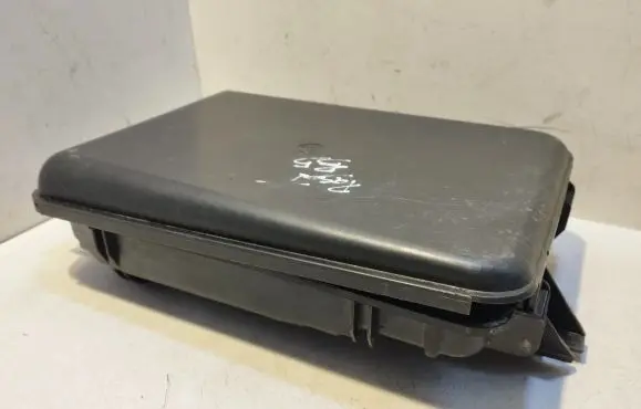 Volkswagen PASSAT B5 Fuse box set 8D0927613 8D0927355A
