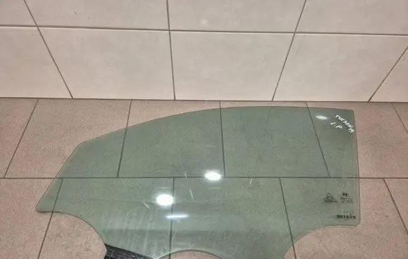 Hyundai Tucson TL Front door window glass four-door 43R00049