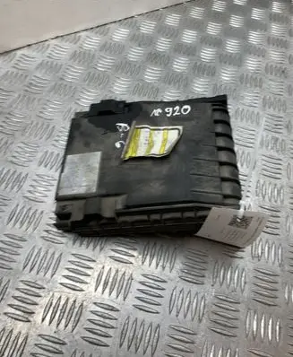 Volkswagen PASSAT B6 Fuse box cover 1K0937132F