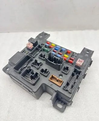 Citroen C-Crosser Fuse module 8637A319 00638693 L8637002A