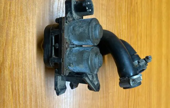 BMW 3 E46 Coolant heater control valve 8391419 1147412053
