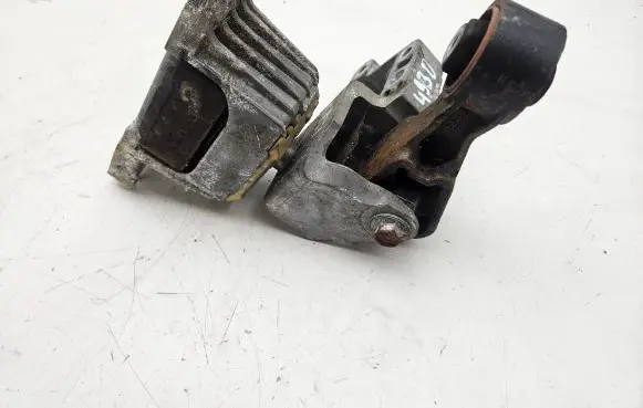Peugeot 508 Engine mount bracket 86945E01