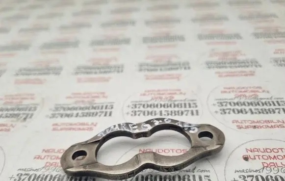 Volkswagen Touareg I Fuel Injector clamp holder 