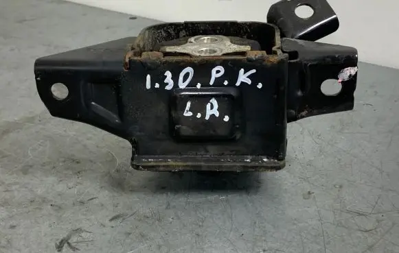 Hyundai i30 Engine mount bracket 21830G4100