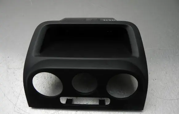 Volkswagen Tiguan Radio/GPS head unit trim 5M0819422 I7517