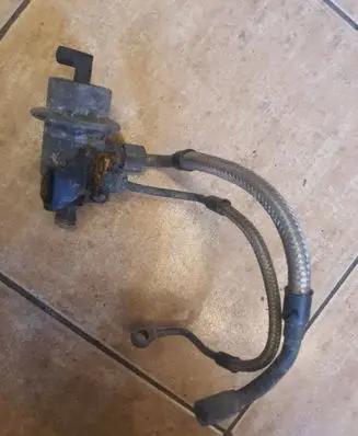 Audi 80 90 B3 Fuel pressure regulator 034133534f 0438161016