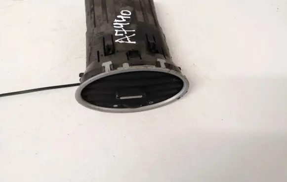Ford Focus Dash center air vent grill 4m51a014l21ad 4m51-a014l21-ad