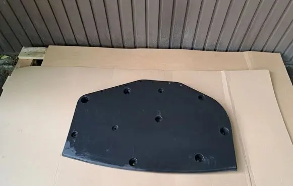 Maserati Ghibli Center/middle under tray cover 670004358
