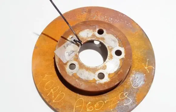 Ford Mondeo Mk III Rear brake disc neventiliuojamas