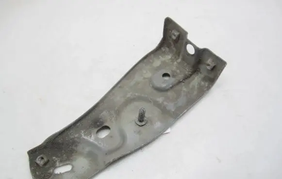 Volkswagen PASSAT B6 Fender mounting bracket 3C0821141