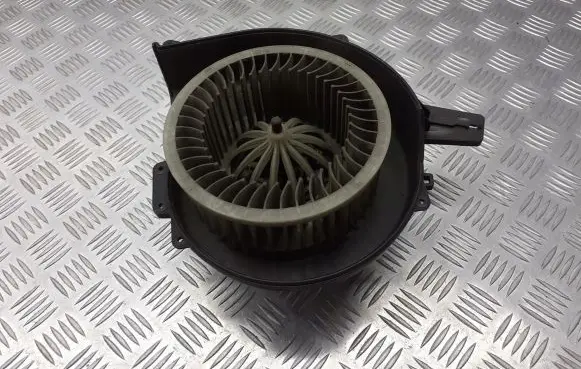 Volkswagen Polo IV 9N3 Front door blower motor 6Q1819015C