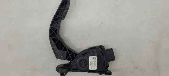 Accelerator throttle pedal