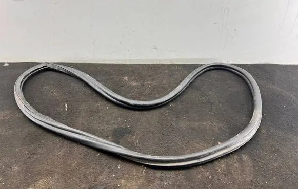 Audi TT TTS Mk2 Trunk rubber seal (body) 8J7827705