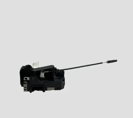 Opel Astra G Front door lock 24444017