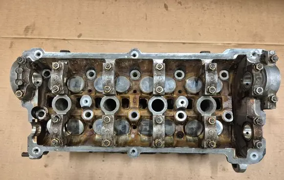 Volkswagen Golf II Engine head 051103373