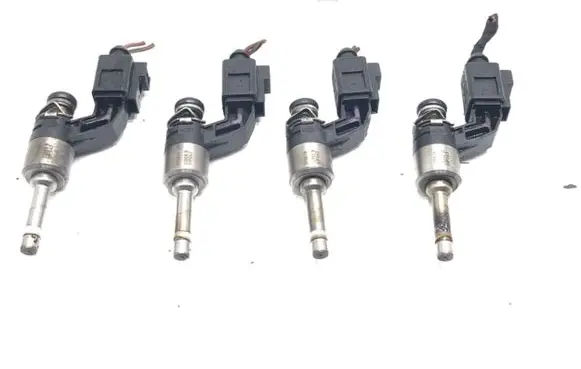 Volkswagen Tiguan Fuel injectors set 03C906036E