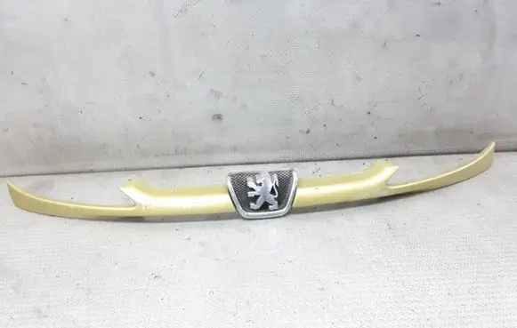 Peugeot 206 Front bumper upper radiator grill