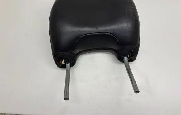Volvo XC90 Front seat headrest 