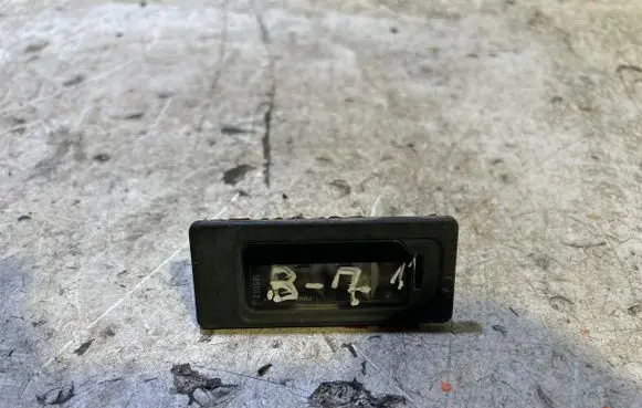 Volkswagen PASSAT B7 Number plate light 011202