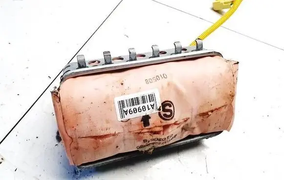 Subaru Legacy Passenger airbag 1033231