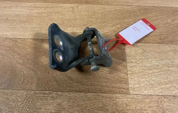 Volvo V50 Front door lower hinge 