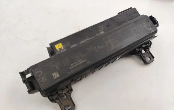 Tesla Model S Fuse box cover 111905900A