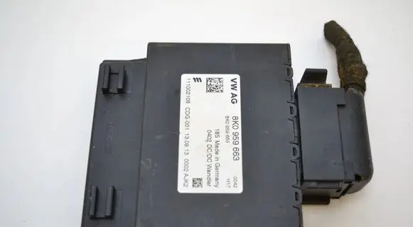 Audi A5 8T 8F Other devices 8K0959663