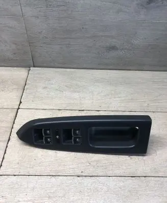 Volkswagen Golf Plus Electric window control switch 1T1867371H