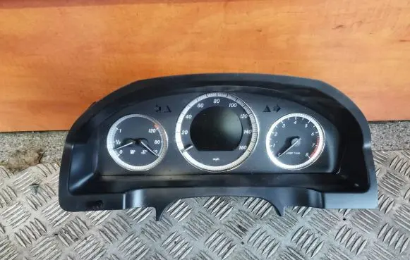 Mercedes-Benz C W204 Speedometer (instrument cluster) A2045404048