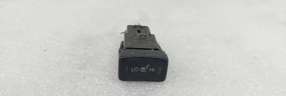 Suzuki Vitara (LY) Seat heating switch 21822MD