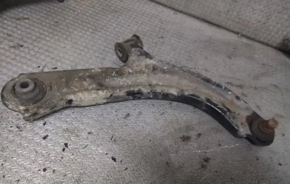 Renault Modus Front lower control arm/wishbone
