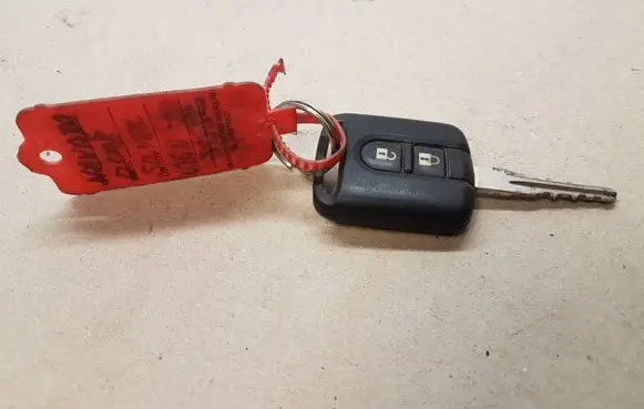 Nissan Navara Ignition key/card 5WK4876818 433MHZ