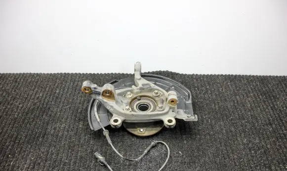 Front wheel hub