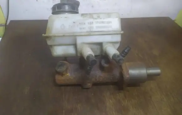 Renault Laguna I Master brake cylinder 7700823483 7700823487 70082348