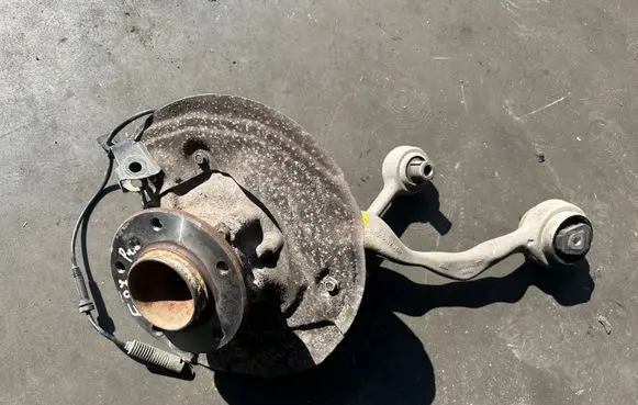 BMW 1 E81 E87 Front wheel hub