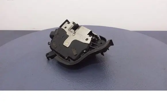 BMW X3 E83 Front door lock 82534310