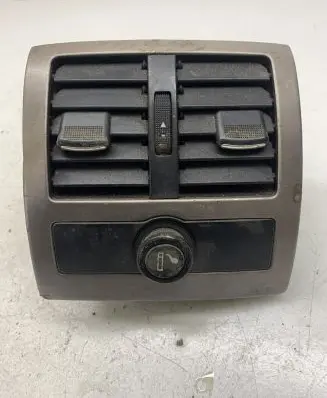 Rear air vent grill