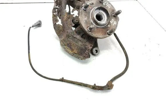 Toyota RAV 4 (XA20) Front wheel hub spindle knuckle