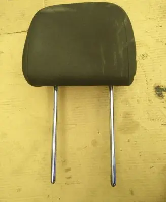 Volkswagen Tiguan Front seat headrest 
