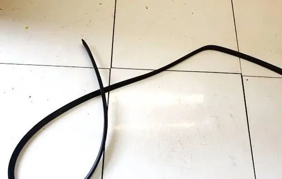Opel Astra H Rubber seal front coupe door 24468573