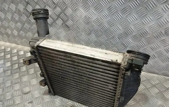 Volkswagen Touareg I Intercooler radiator
