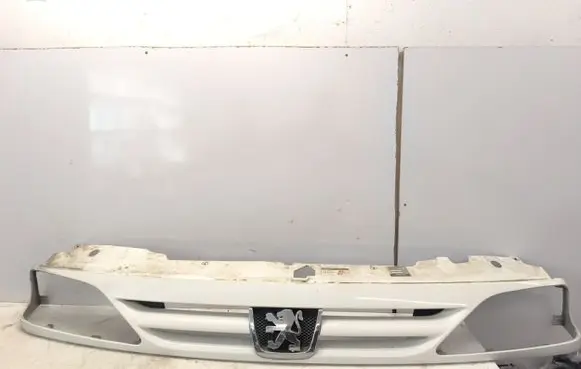 Peugeot 806 Front bumper upper radiator grill 1482678077