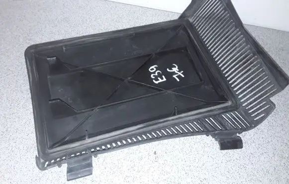 BMW 5 E39 Air filter box cover 8379627