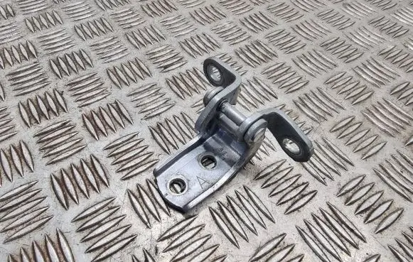Honda CR-V Rear door lower hinge